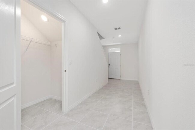 Building Photo - 1296 Cascades Ave