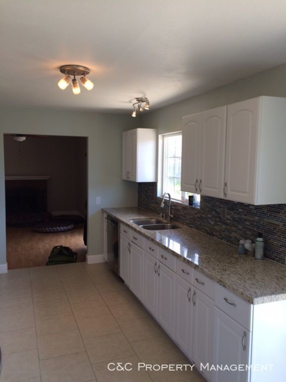 Foto del edificio - 3269 Michael Dr