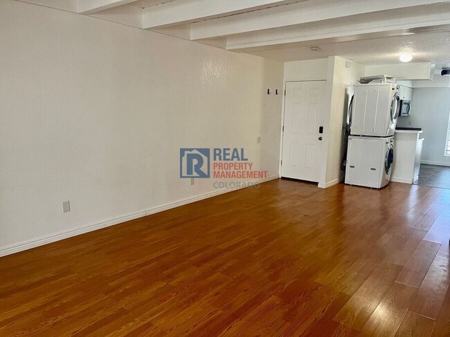 Foto del edificio - 3485 Rebecca Ln