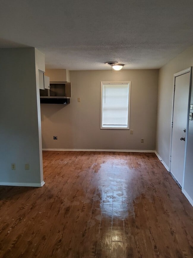 Building Photo - 591 Brockwood Ave