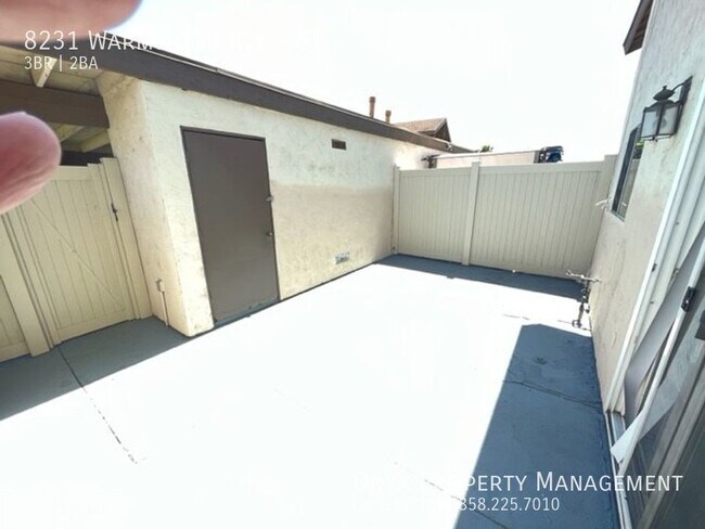 Building Photo - $1,000 Off First Month's Rent!  Large 3 Be...