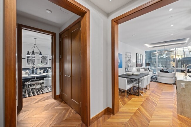 Foto del edificio - 300 International Drive