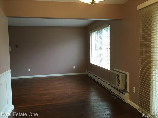 Foto del edificio - 100 W Hickory Grove Rd