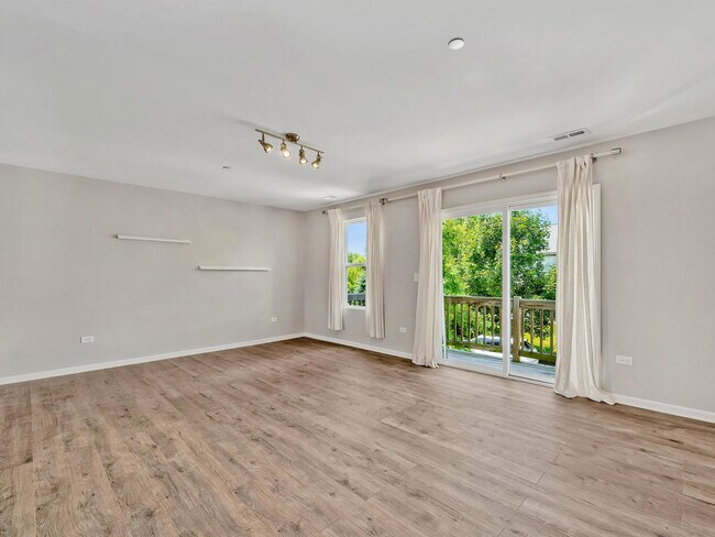 Foto del edificio - 1464 Lake Ridge Ct