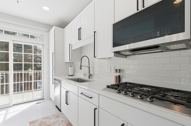 Building Photo - 2026 Hazel St