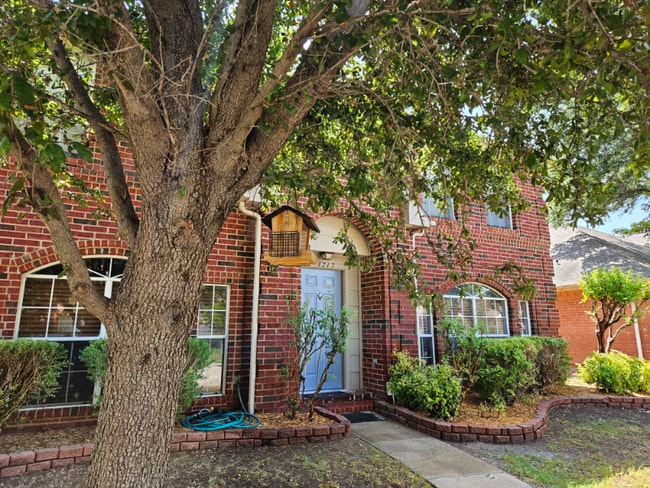 Building Photo - 1717 Creekpoint Dr