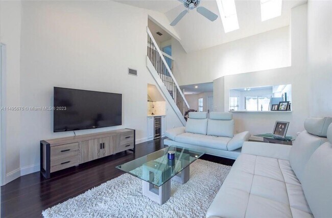 Foto del edificio - 8360 Waterford Ave