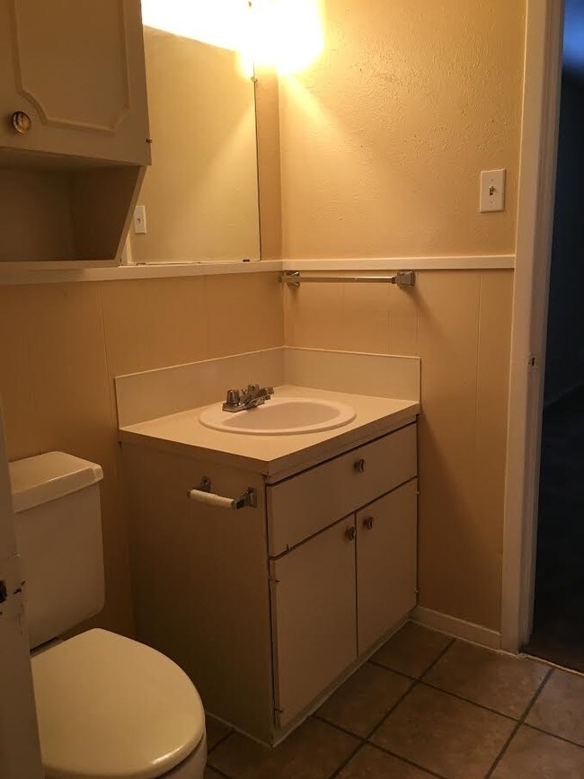Foto del edificio - 5701 Edmond Ave