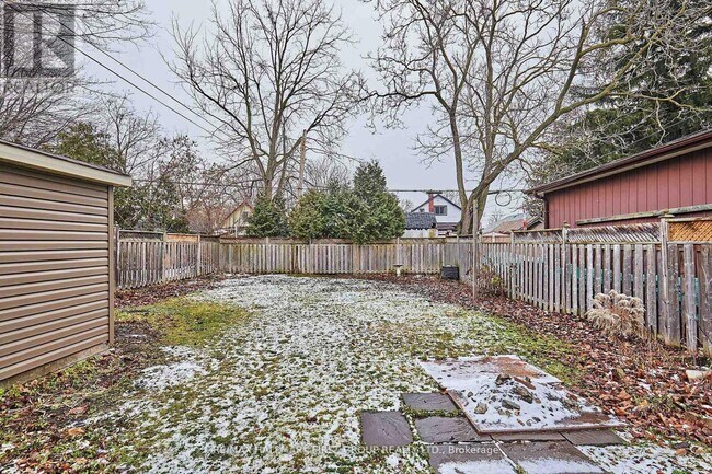 Photo du bâtiment - 33 McLaughlin Blvd