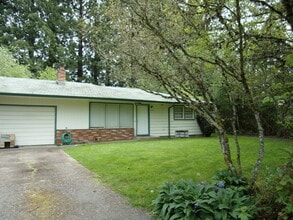 Building Photo - 1115 SW Stamm Pl