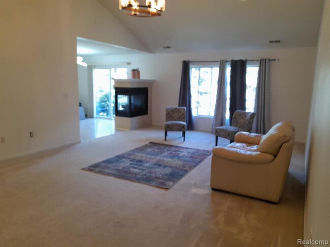 Foto del edificio - 14474 Shadywood Dr