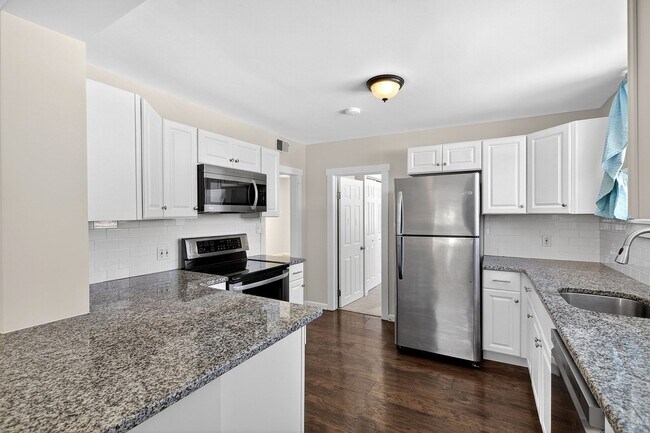 Foto del edificio - Move-In Ready 2BR home – fully renovated, updated roof & HVAC, *OPEN HOUSE 3/29/26 1PM-3PM *