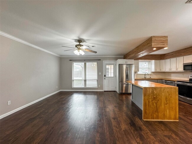 Building Photo - 5208 Carmona Ln