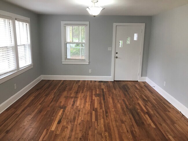 Building Photo - 620 Belvoir Hts