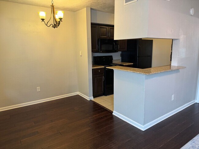 Foto del edificio - JULY 2025 PRE-LEASE Spacious 1 Bedroom 1 B...