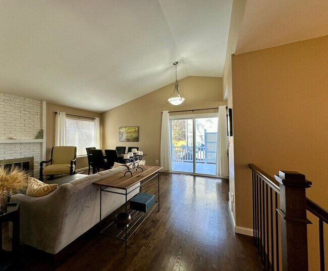 Foto del edificio - Fully Furnished 4 bedroom 2 bath home is Englewood Available NOW!!