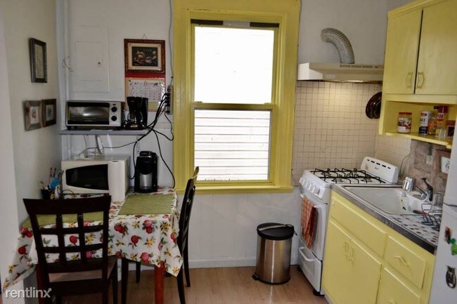 Foto del edificio - 2 br, 1 bath Apartment - 6262 Booth Street