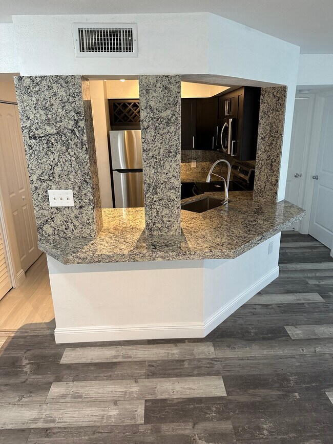 Foto del edificio - 2341 NW 33rd St