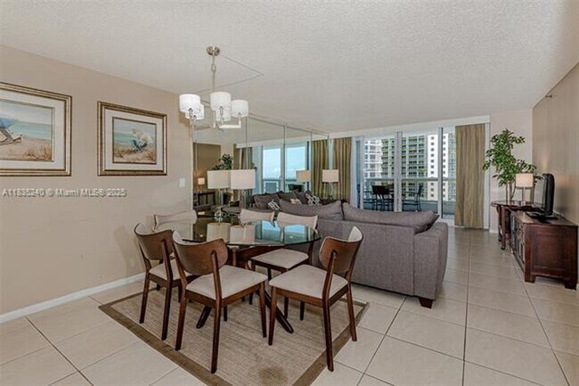 Photo - 1717 N Bayshore Dr Apartment