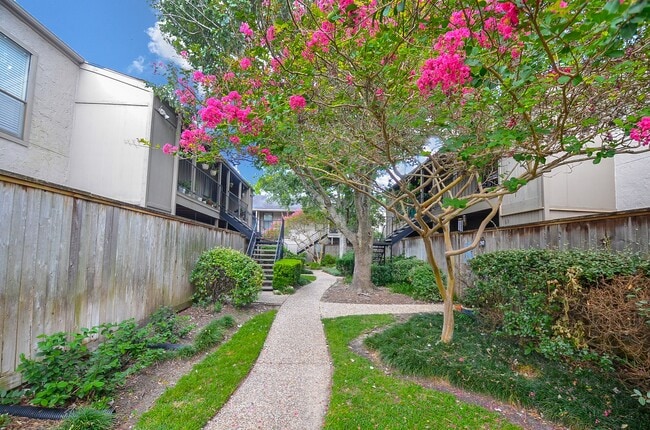 Building Photo - 5711 Sugar Hill Dr