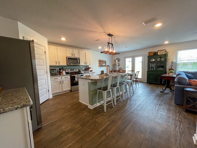 Foto del edificio - 5695 Guinevere Ln