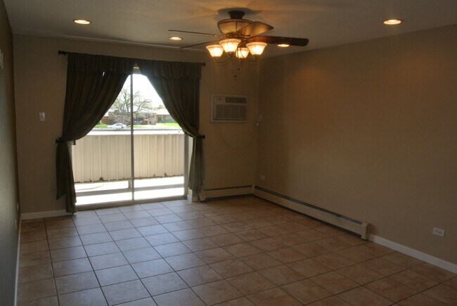 Foto del edificio - Online for roommate application only