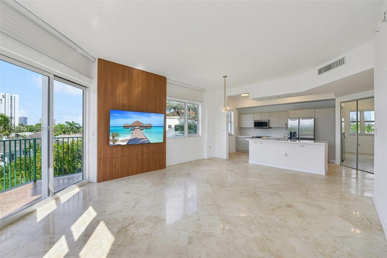 Primary Photo - 19900 E Country Club Dr