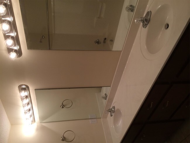 Building Photo - 104 18th St