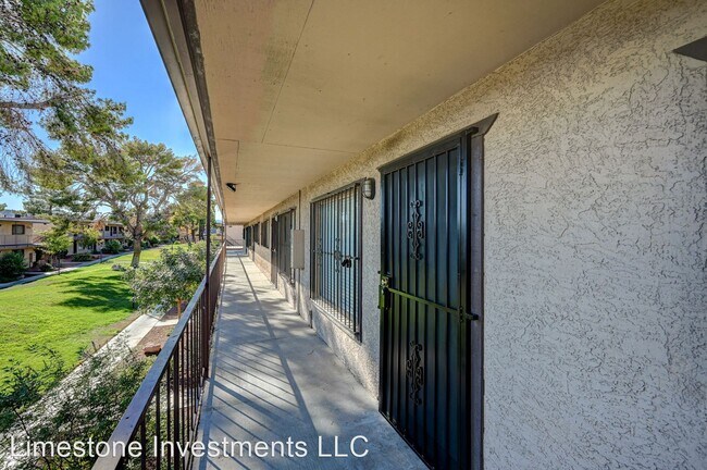 Foto del edificio - 1 br, 1 bath House - 575 Royal Crest Unit 27