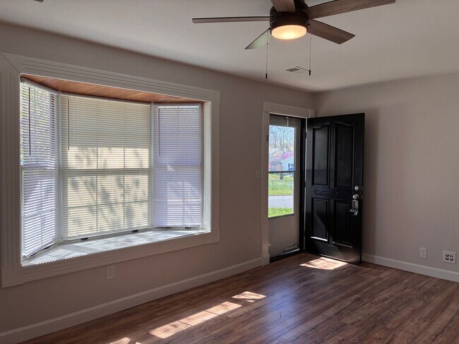 Foto del edificio - Beautifully Updated 4-bedroom Home in Edgewood, MD