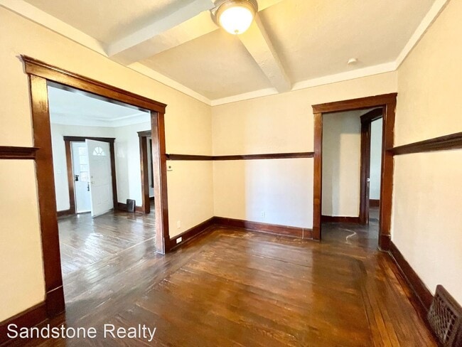 Building Photo - 5 br, 1.5 bath House - 1222 Lake Avenue
