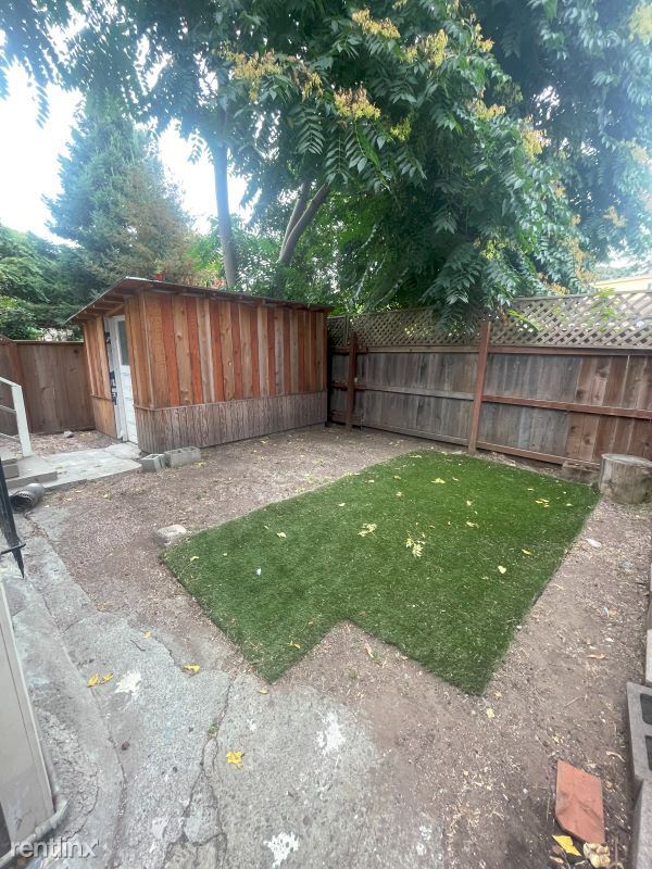 Foto del edificio - 2 br, 1 bath Duplex - 1012 Wood St