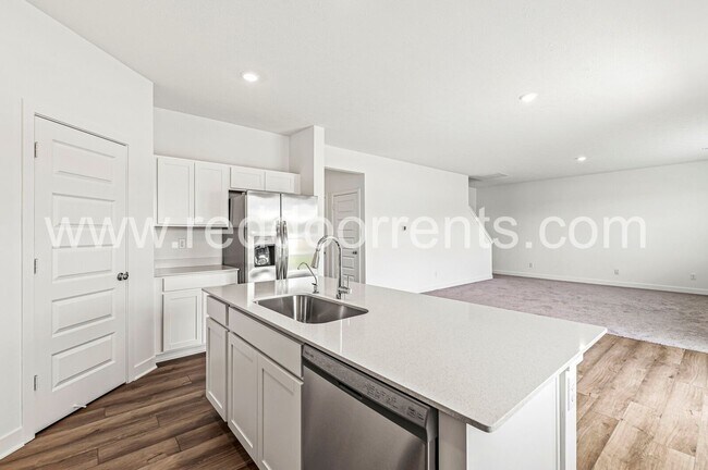 Building Photo - Stylish 3BR/2BA Duplex with Garage | Near ...