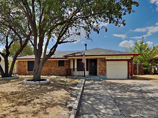 Building Photo - 820 Vaughn Dr