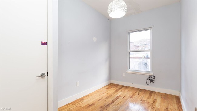 Foto del edificio - 4 br, 2 bath Apartment - 528 Grand St