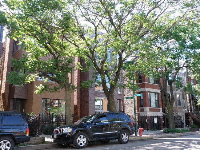 Building Photo - 1534 N Wood St