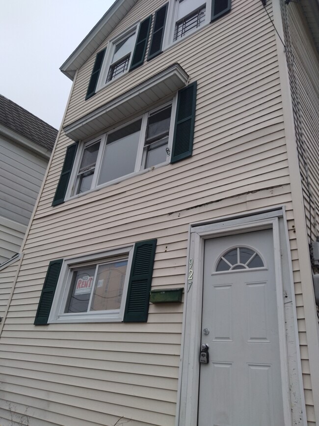 Front of house - 927 Ridge Ave