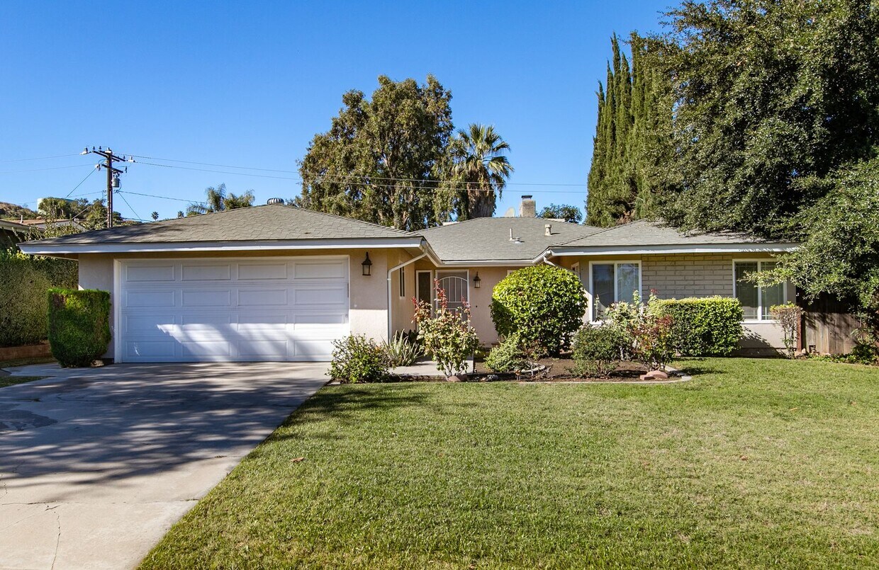 Primary Photo - Updated 3 Bedroom Home in Quiet Street