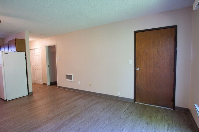 Foto del edificio - *Free Rent Special* Top Floor One Bedroom Near OHSU Ready Now!