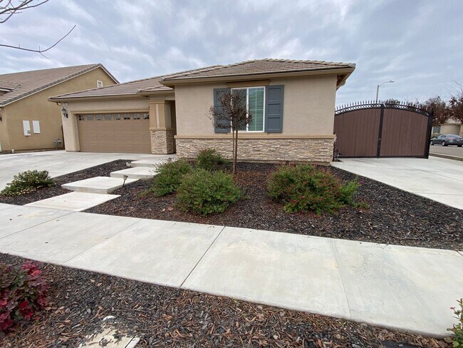 Building Photo - Beautiful Home in NW Visalia Rent Ready!