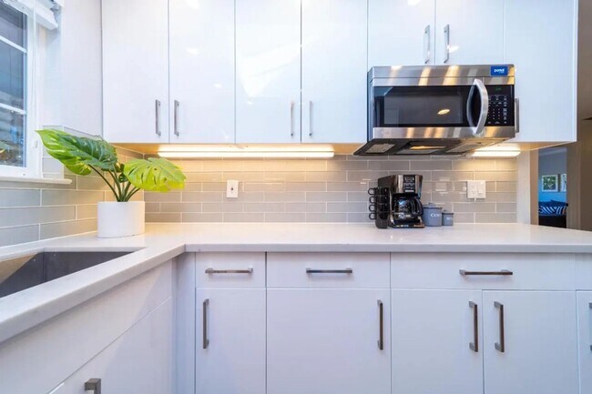 Foto del edificio - 2438 Clover St