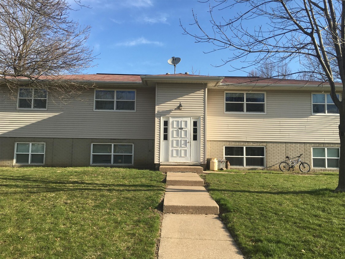 600 Donahue, Eldridge, IA 52748 Townhome Rentals in Eldridge IA