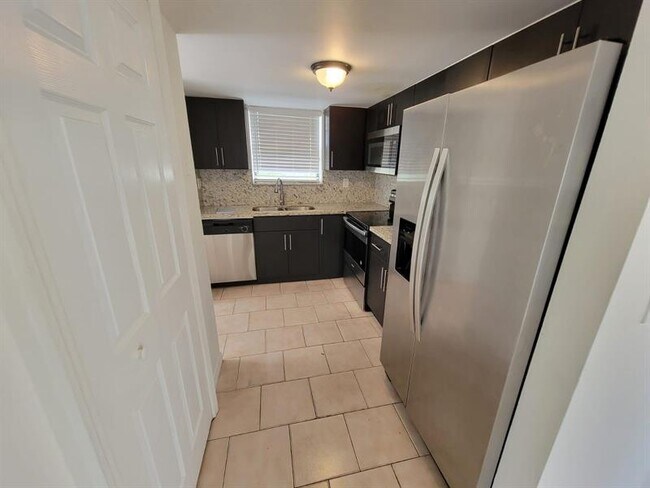 Foto del edificio - 2300 Coral Springs Dr