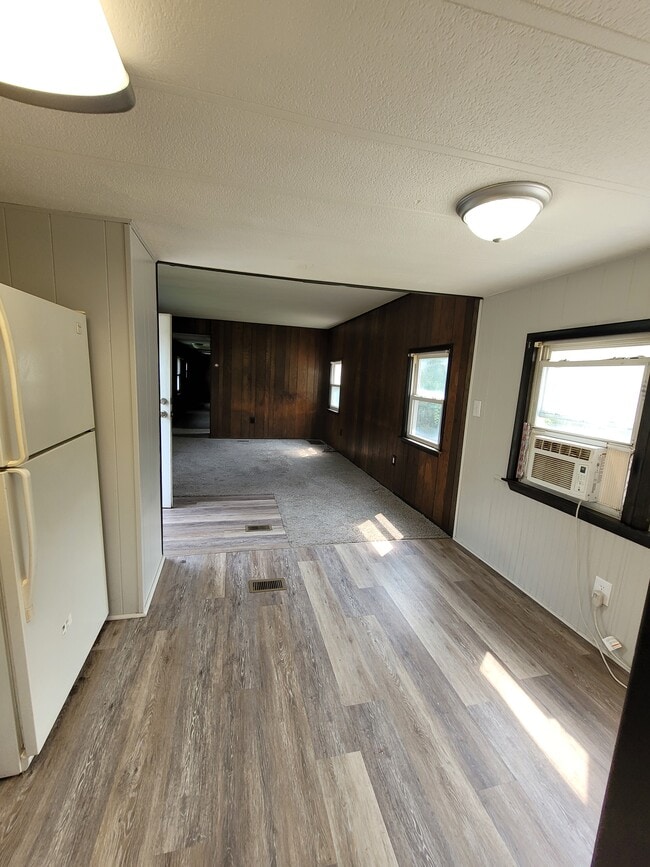 Building Photo - 1100 Pines Rd