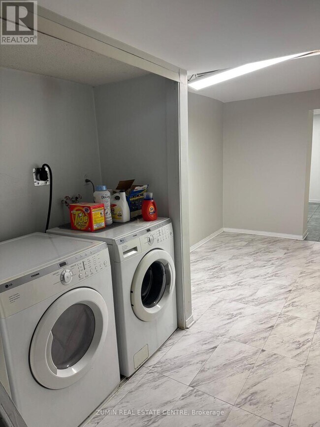 Photo du bâtiment - 7355 Aldergrove Ct