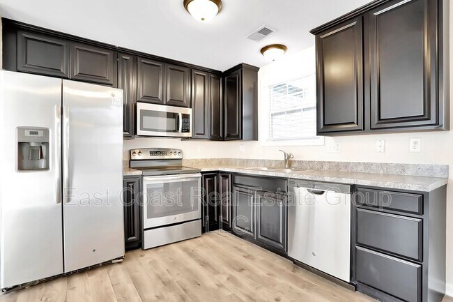 Building Photo - 30 Baltic Ct