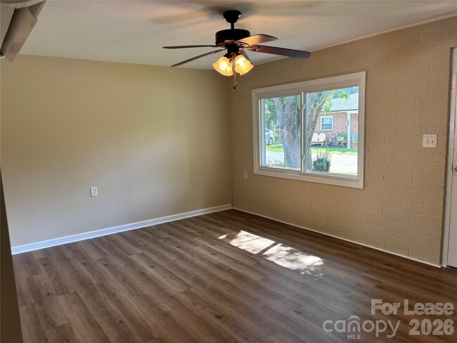 Building Photo - 204 Westview Dr