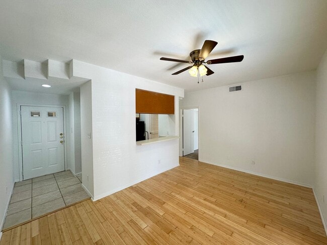 Foto del edificio - 1/1 Apartment Walking Distance to UT
