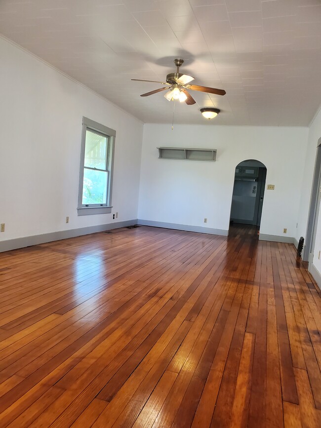 Building Photo - 729 Blunt St