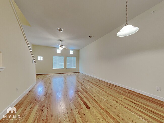 Foto del edificio - 8705 Bryam St